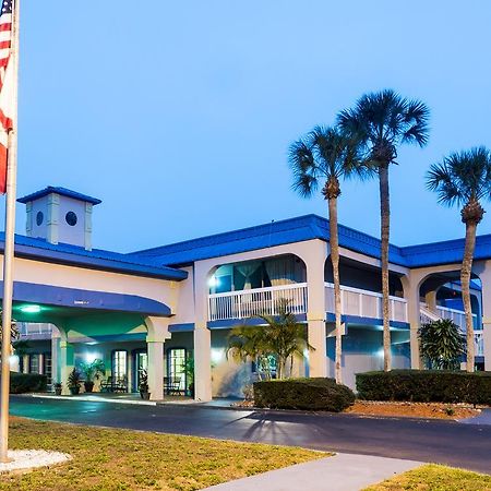 Quality Inn Tampa Lake Magdalene Exterior photo