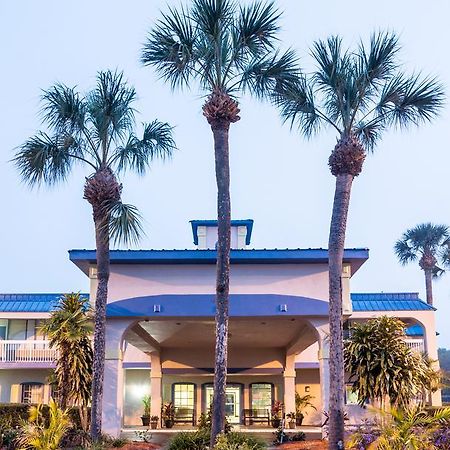 Quality Inn Tampa Lake Magdalene Exterior photo