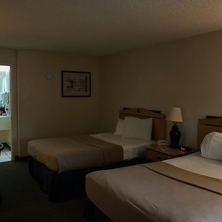 Quality Inn Tampa Lake Magdalene Exterior photo