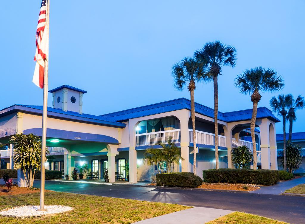 Quality Inn Tampa Lake Magdalene Exterior photo