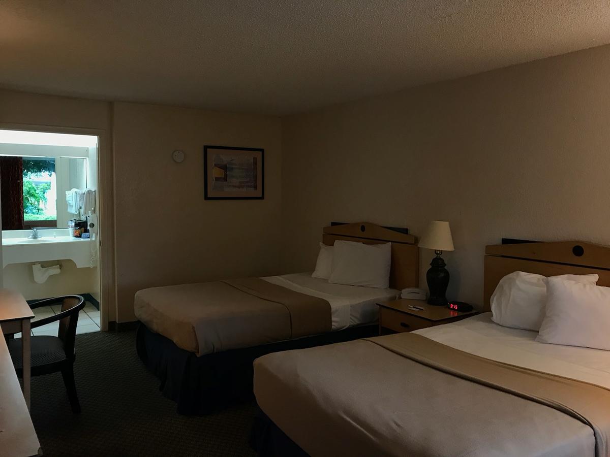 Quality Inn Tampa Lake Magdalene Exterior photo