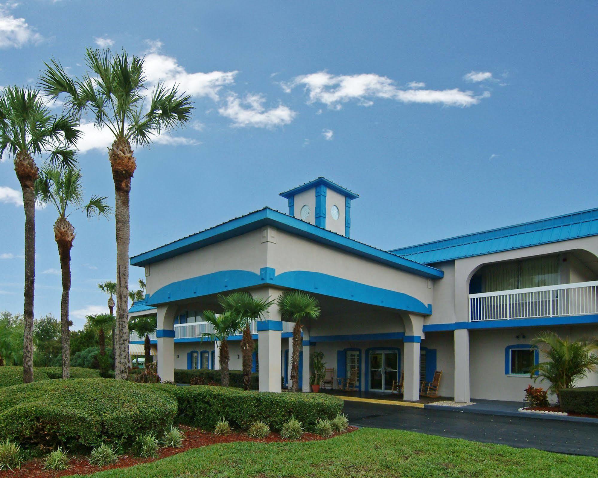 Quality Inn Tampa Lake Magdalene Exterior photo